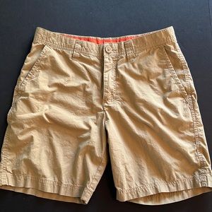 Columbia all cotton khaki men’s shorts-4 pockets2 Velcro close-32Wx 8”inseam-GUC